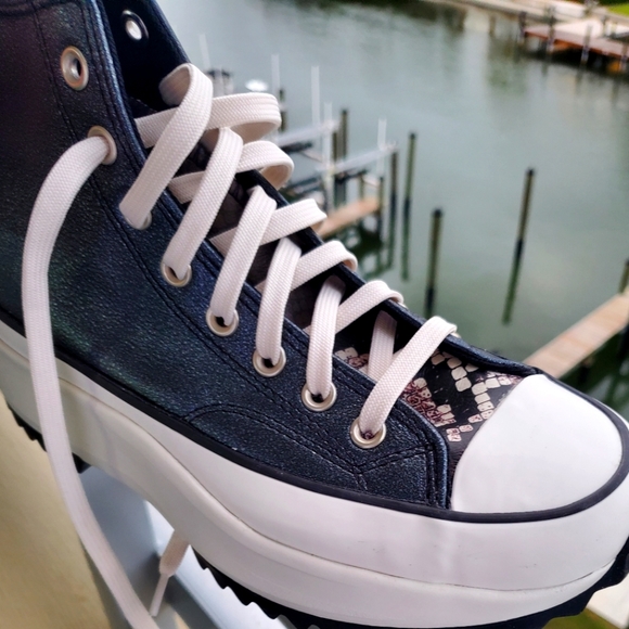 SOLD! Converse Run Star Hike Hi Snakeskin Unisex - Picture 1 of 4